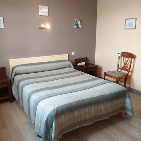 Hotel Le Lion D'Or Salbris Luaran gambar