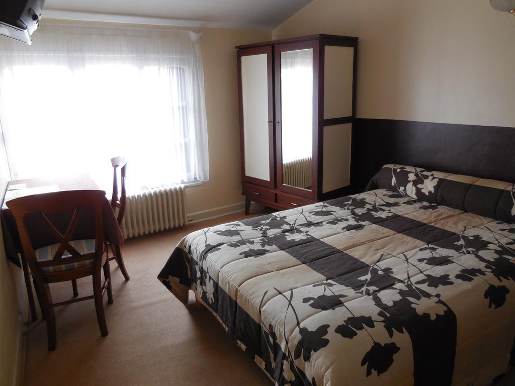 Hotel Le Lion D'Or Salbris Bilik gambar