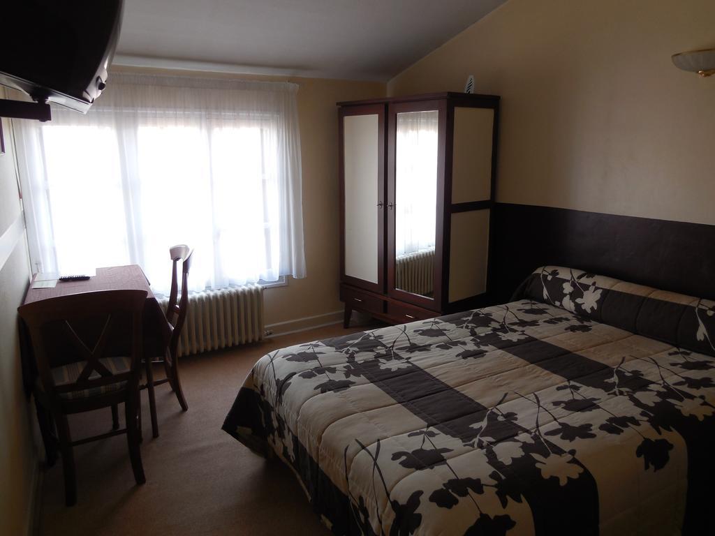 Hotel Le Lion D'Or Salbris Bilik gambar