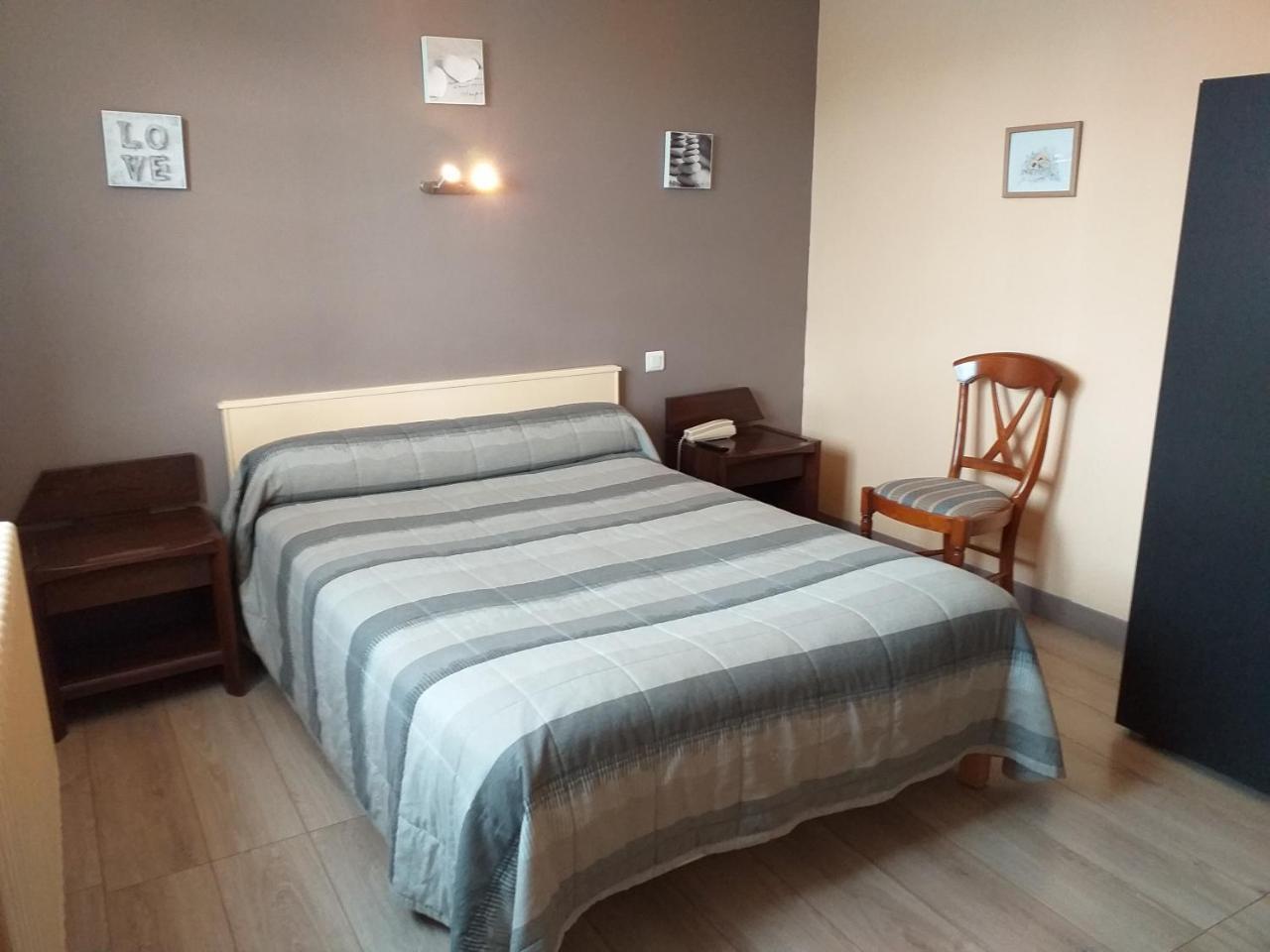 Hotel Le Lion D'Or Salbris Luaran gambar
